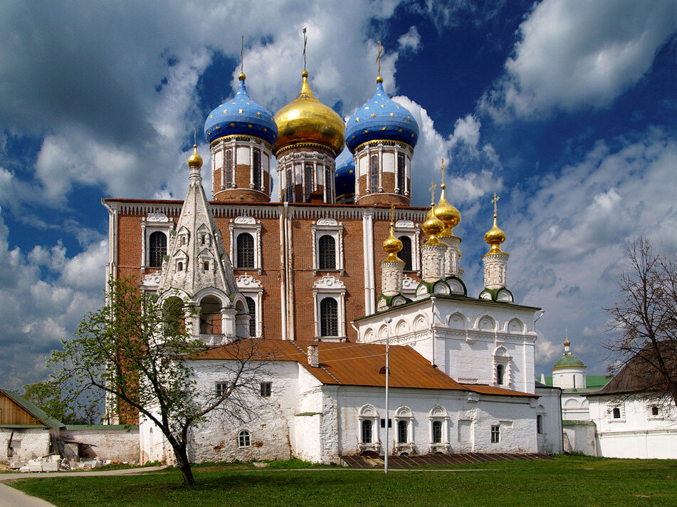 Чем известна рязань. Успенский с оьор в Рязани. Успенская Церковь Рязань.