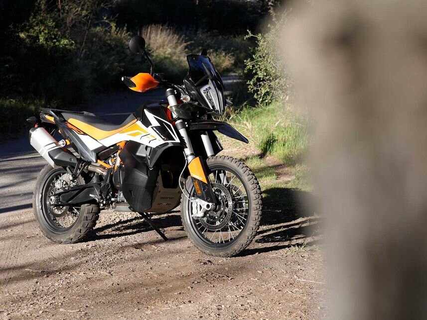 2020 KTM 790 Adventure R оправдывает свое прозвище, и мы узнаем в этом обзоре.