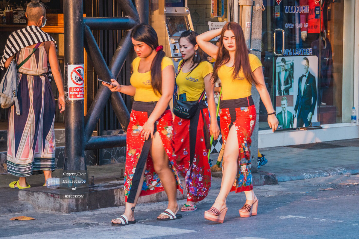 Таиланд. Девчонки у дороги на главной клубной улице Патонга вечером (Часть 1)