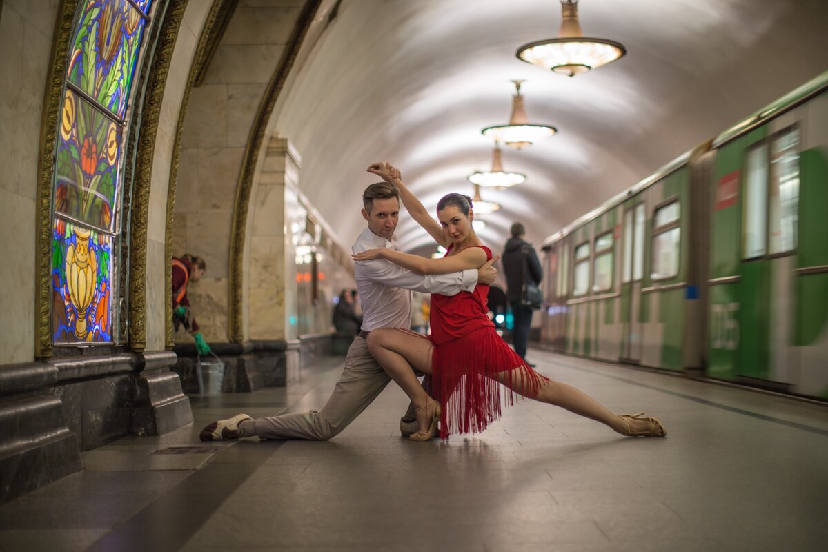 Фото: Эдгар Олгуин. Танго в московском метро