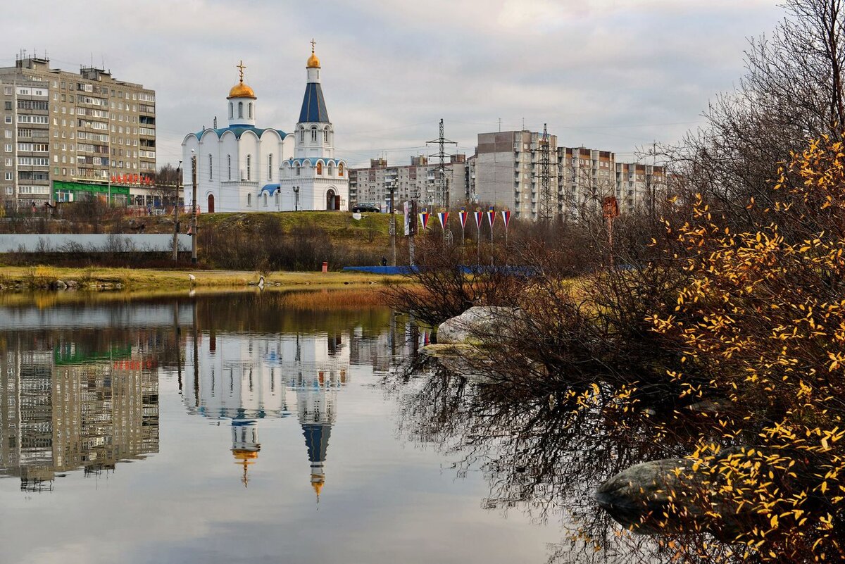 Дом Инны совсем недалеко от мурманского Храма-на-водах 