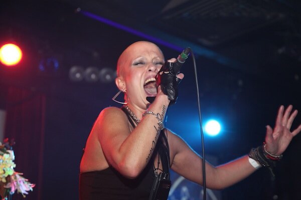 Адреналин песня тотал. Тотал бьет по глазам. Песня глазам адреналин. Total бьет по глазам. Тотал бьет по глазам.