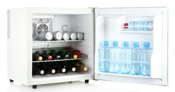 https://st.depositphotos.com/1177973/1434/i/950/depositphotos_14341981-stock-photo-mini-fridge-full-of-bottles.jpg