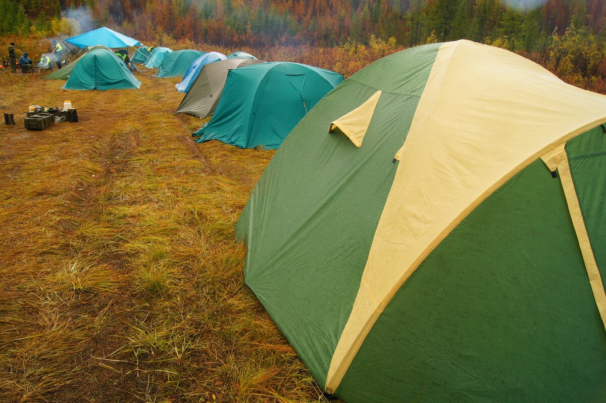 Наш пожарный табор расположенный вдоль дороги