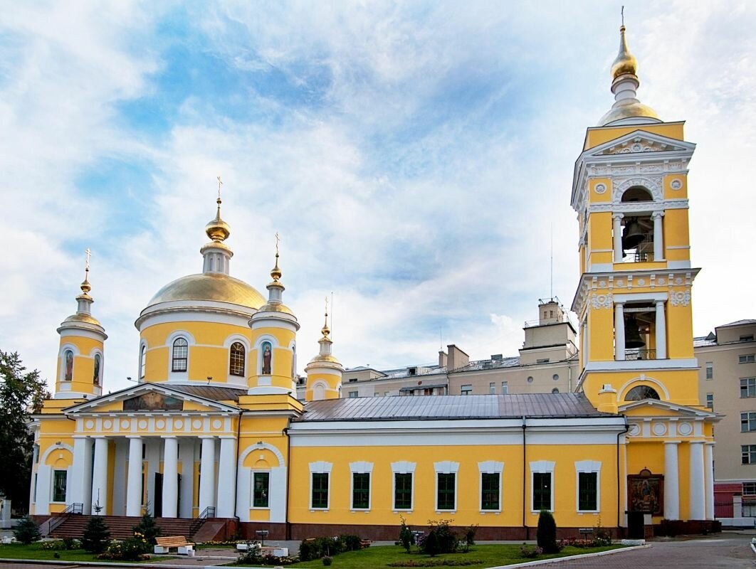 Троицкий Собор в городе Подольске. Именно здесь, около Собора моё отношение к кошкам изменилось кардинально.