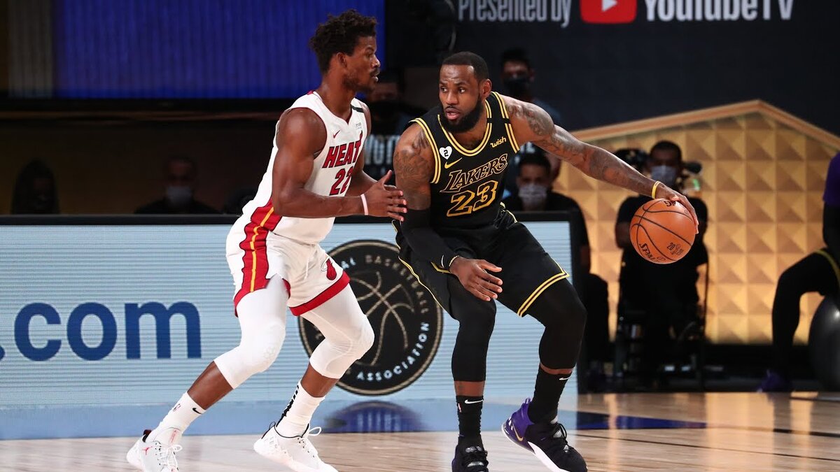 Противостояние года