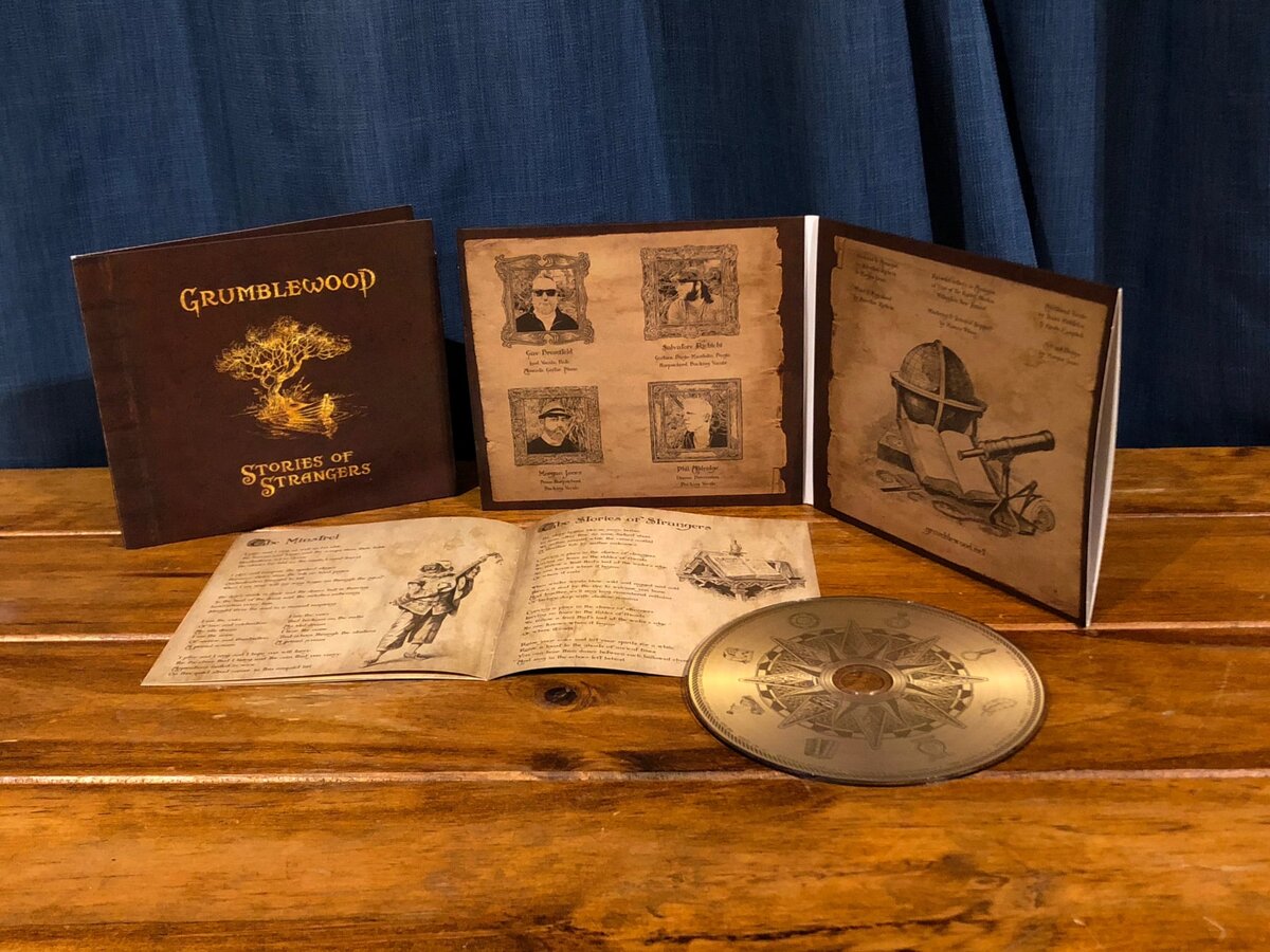 Диск очень стильно оформлен