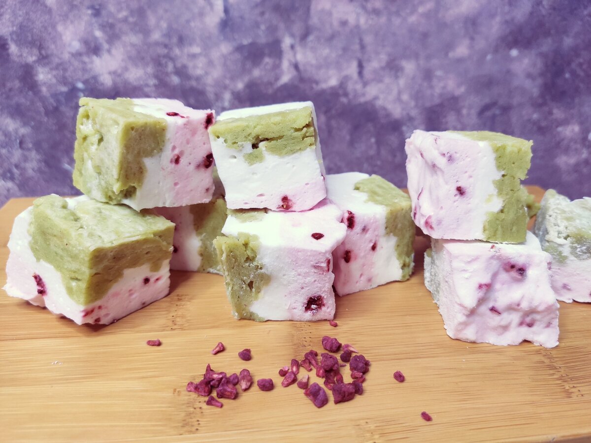 Маршмеллоу из сублимированной малины и арахисовой пасты