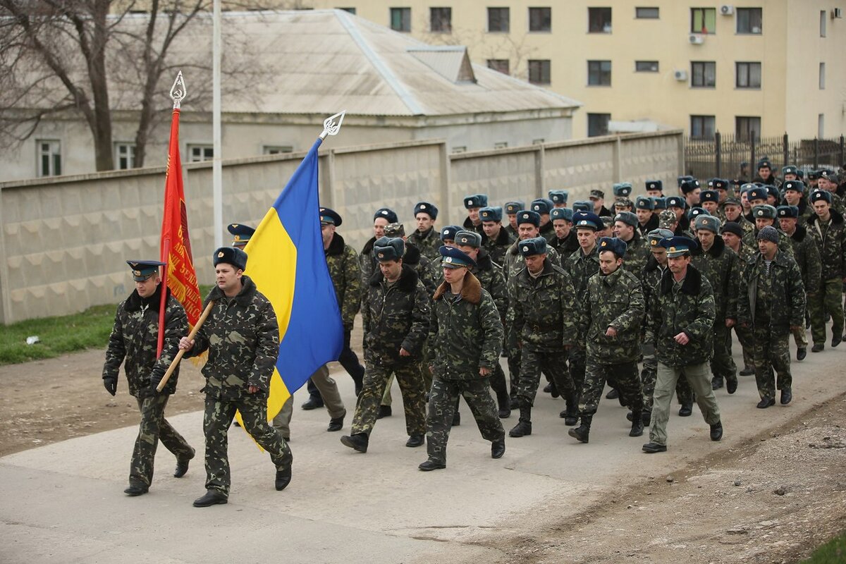 Вв киев. Крым 2014 военные Бельбек. ВСУ В Крыму 2014. Вежливые люди Бельбек. Украинская армия в Крыму 2014.