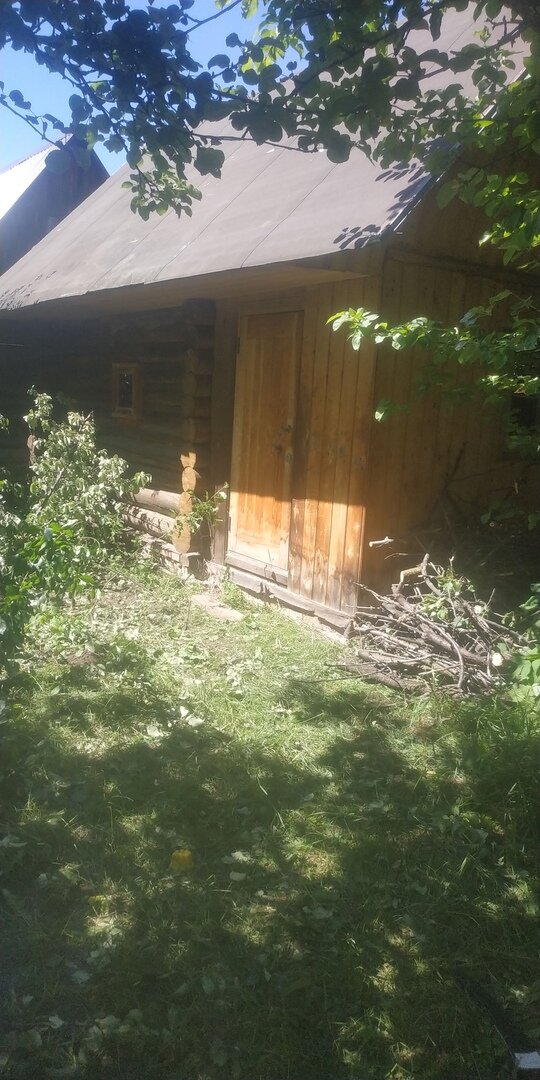 Бане всего четыре года. Прежние хозяева построили, но  приезжали раз в год. 