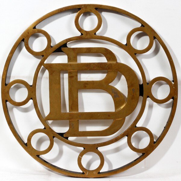 Логотип 1900 года. Буквы D и B это первые буквы названия бренда Dodge тогда Dodge Brother