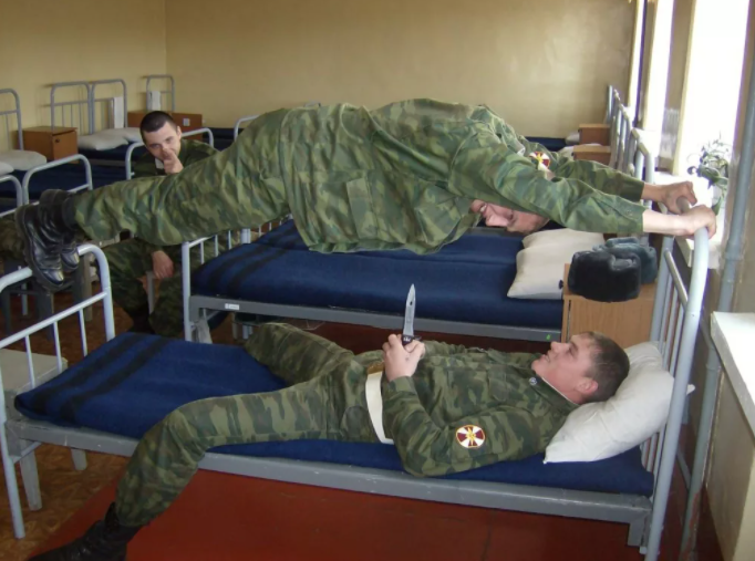 Старая армейская забава "Суши крокодила".