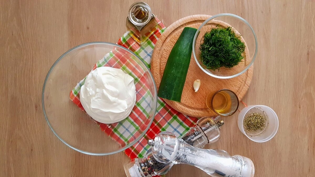 Дзадзики - греческий соус к шашлыку, лепешкам и жареным овощам