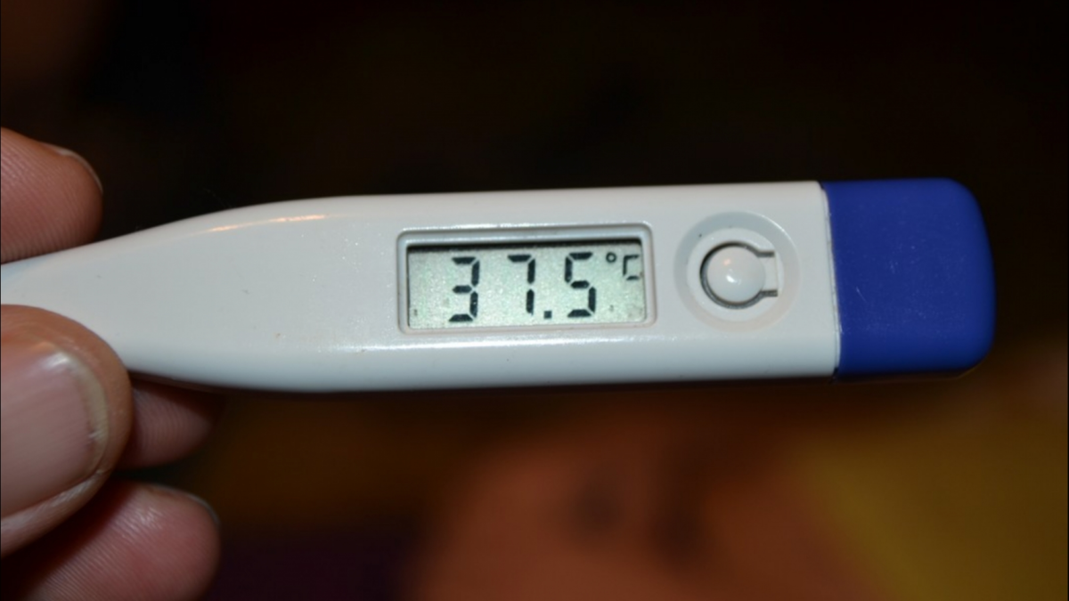 Болею температура 37 5. Электронный градусник 37. Градусник 37.5. Электронный градусник 37.4. Электронный градусник с температурой 37.8.