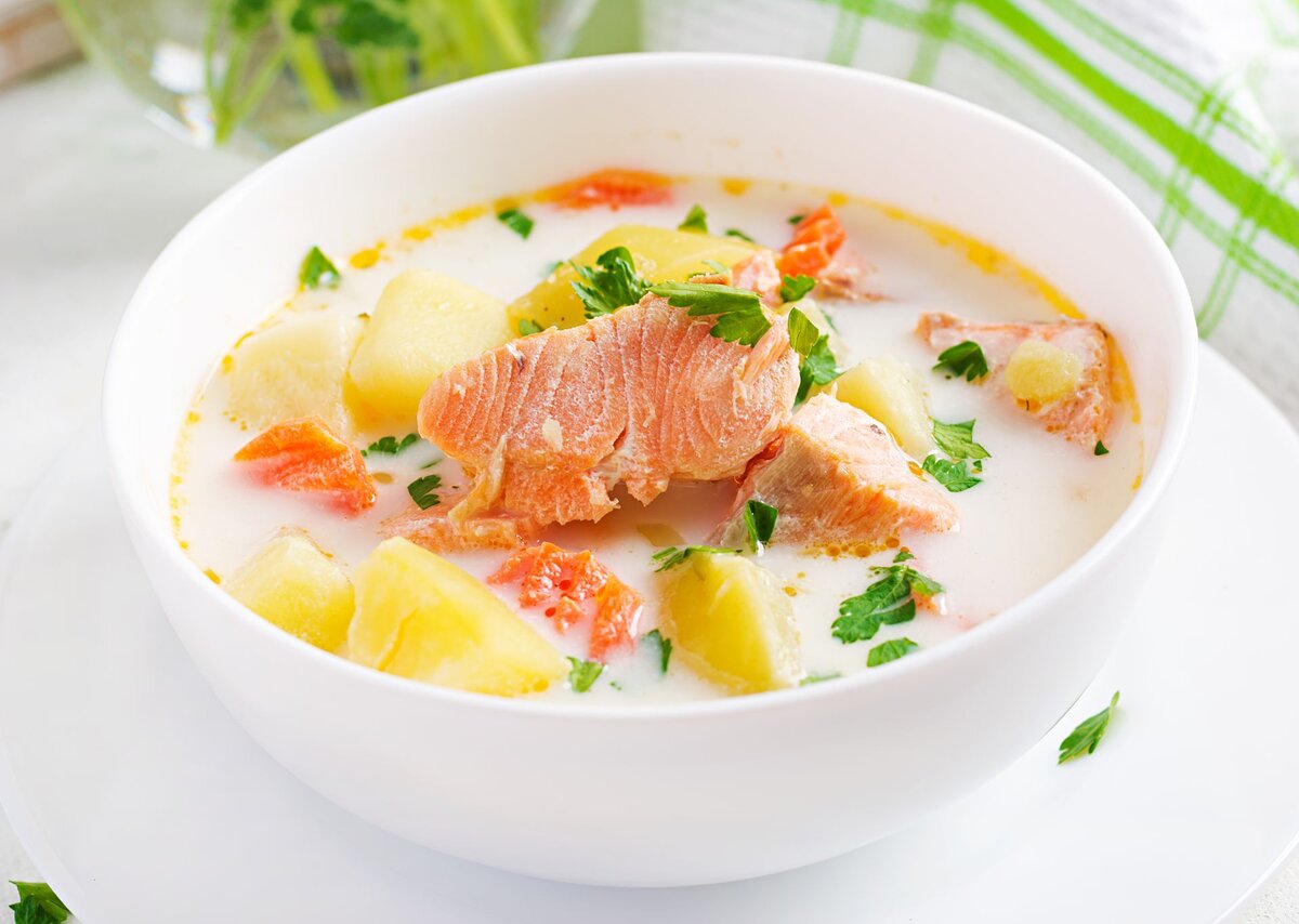 Крем-суп с лососем и овощами