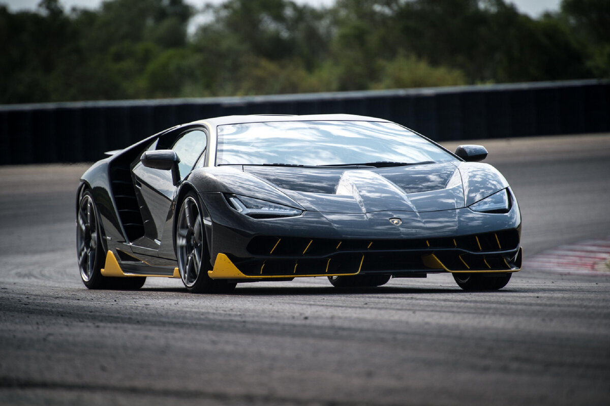 “Lamborghini Centenario”