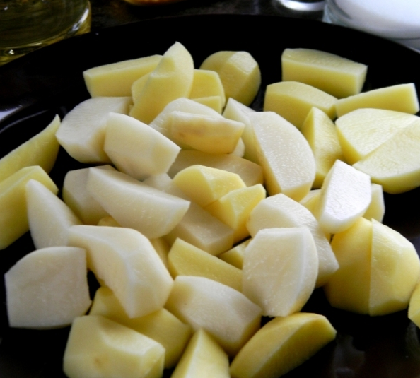 Нарезанная картошка
