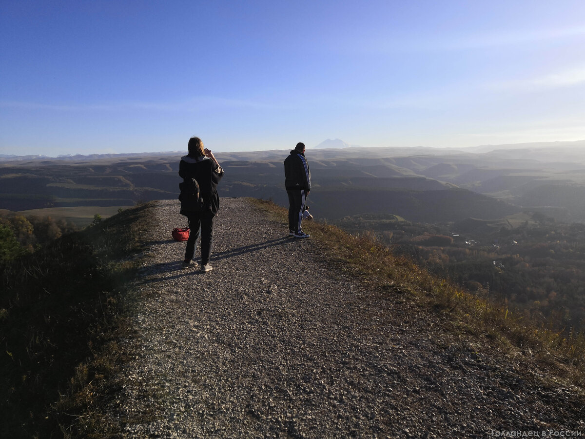 На вершине Малого седла очень красивый вид на горы и на Кисловодск. Фото: из личного архива