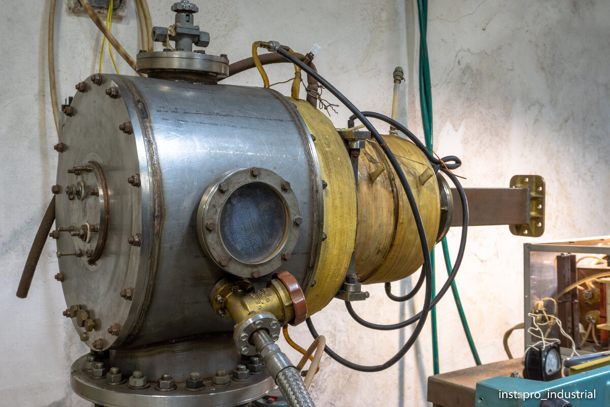 Прибор непрерывного СВЧ излучения с калориметром для измерения непрерывной СВЧ мощности
