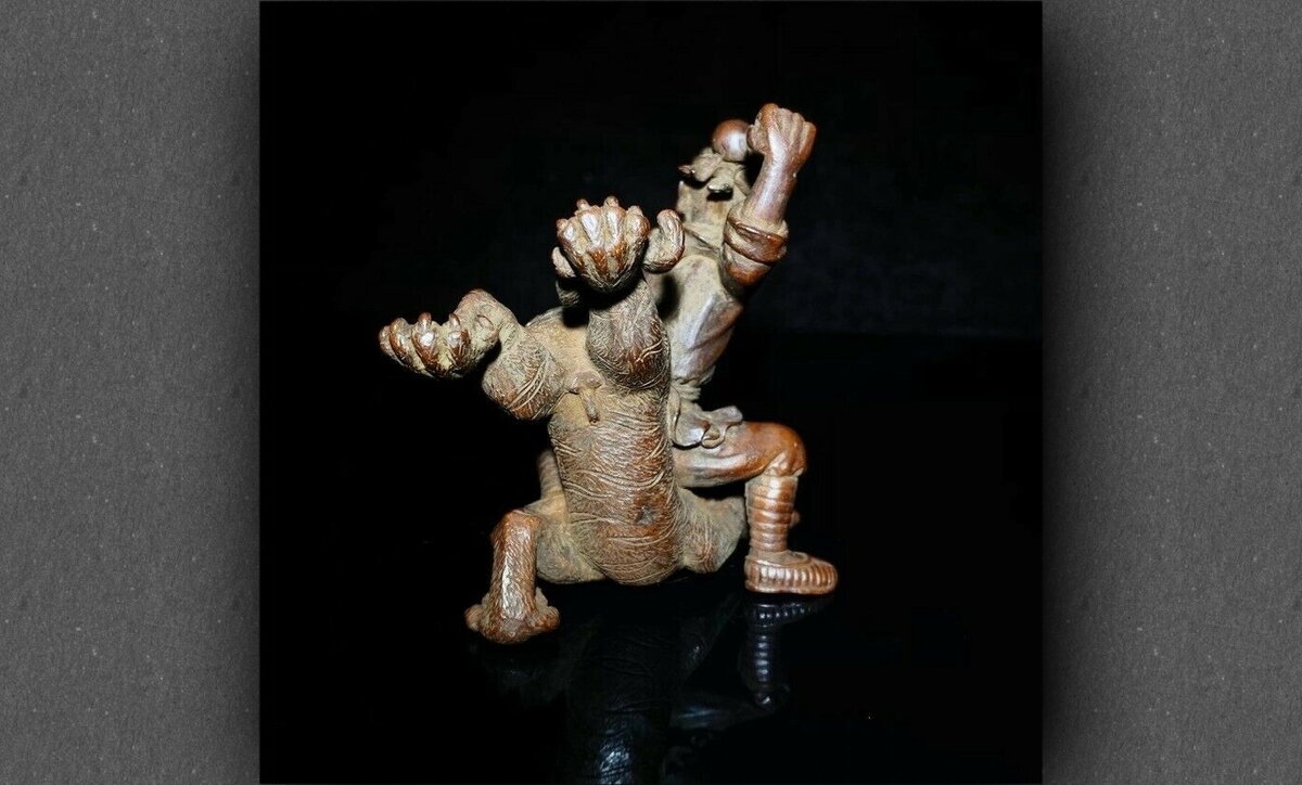 Статуэтка "У Сун забивает тигра". 