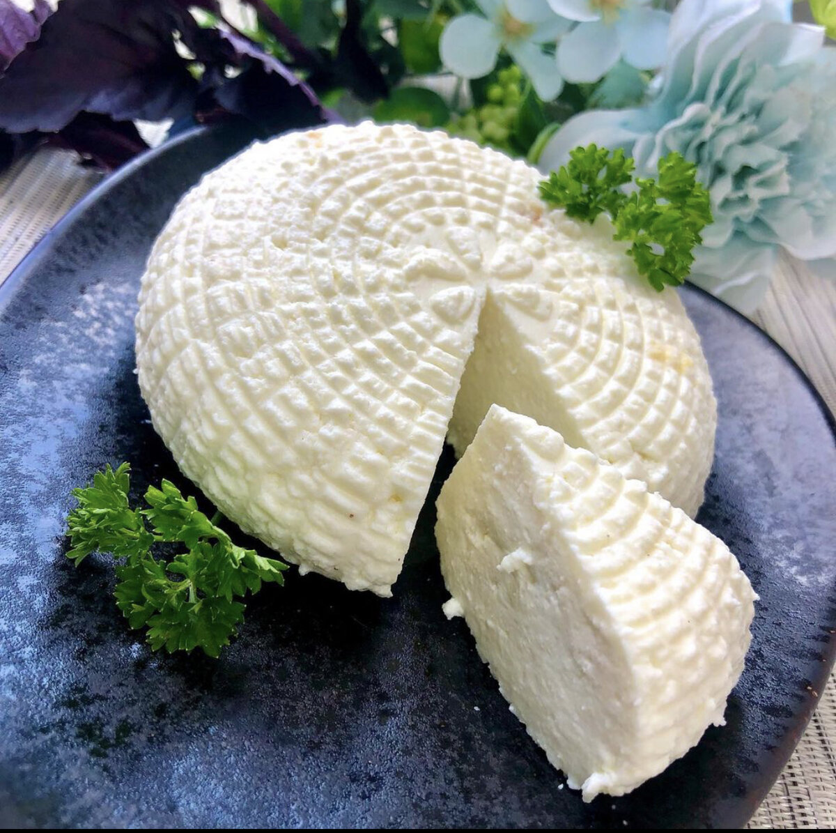 Домашний адыгейский сыр.