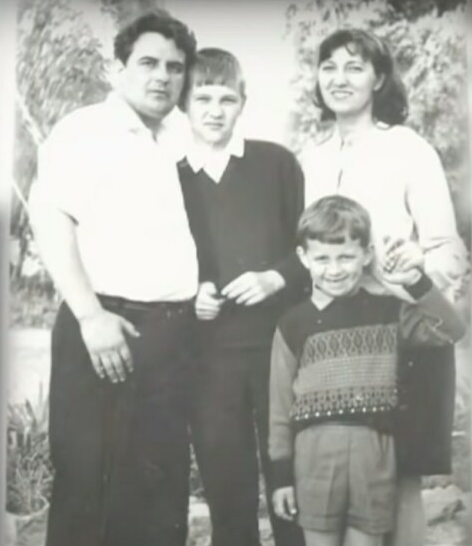 Брат и родители Николая Добрынина / Фото взято из открытых источников 
