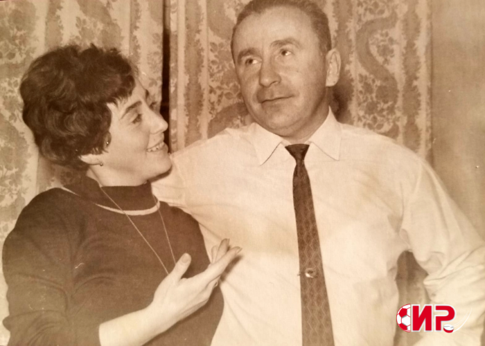 Моя мама Полина и её старший брат Гарик.