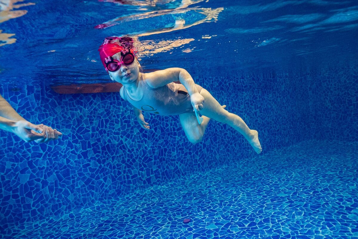 Плавание доступно для детей с самых первых месяцев жизни