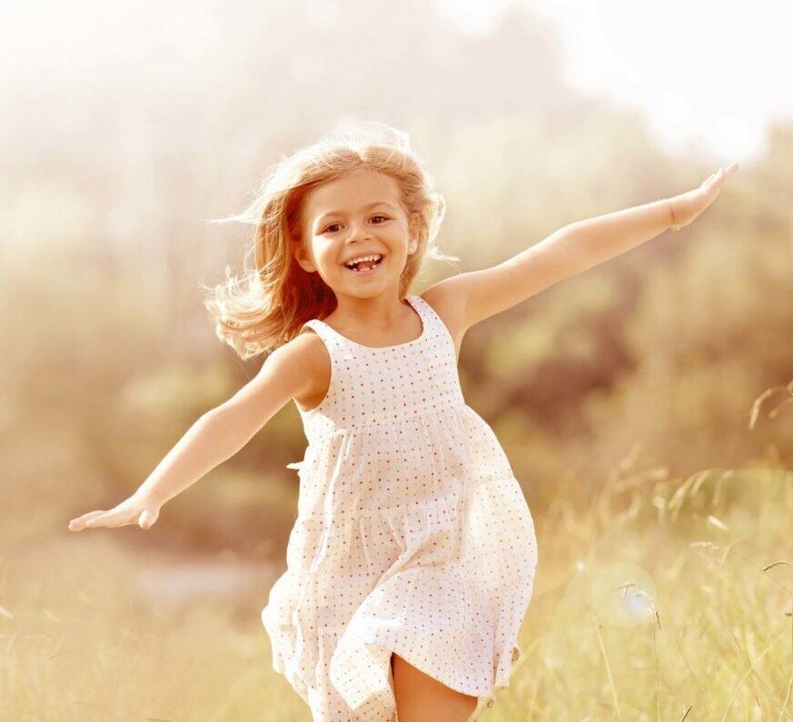 Источник фото: https://poembook.ru/poem/2438504-otvet-poetu---svetlakov-lev---pripomni