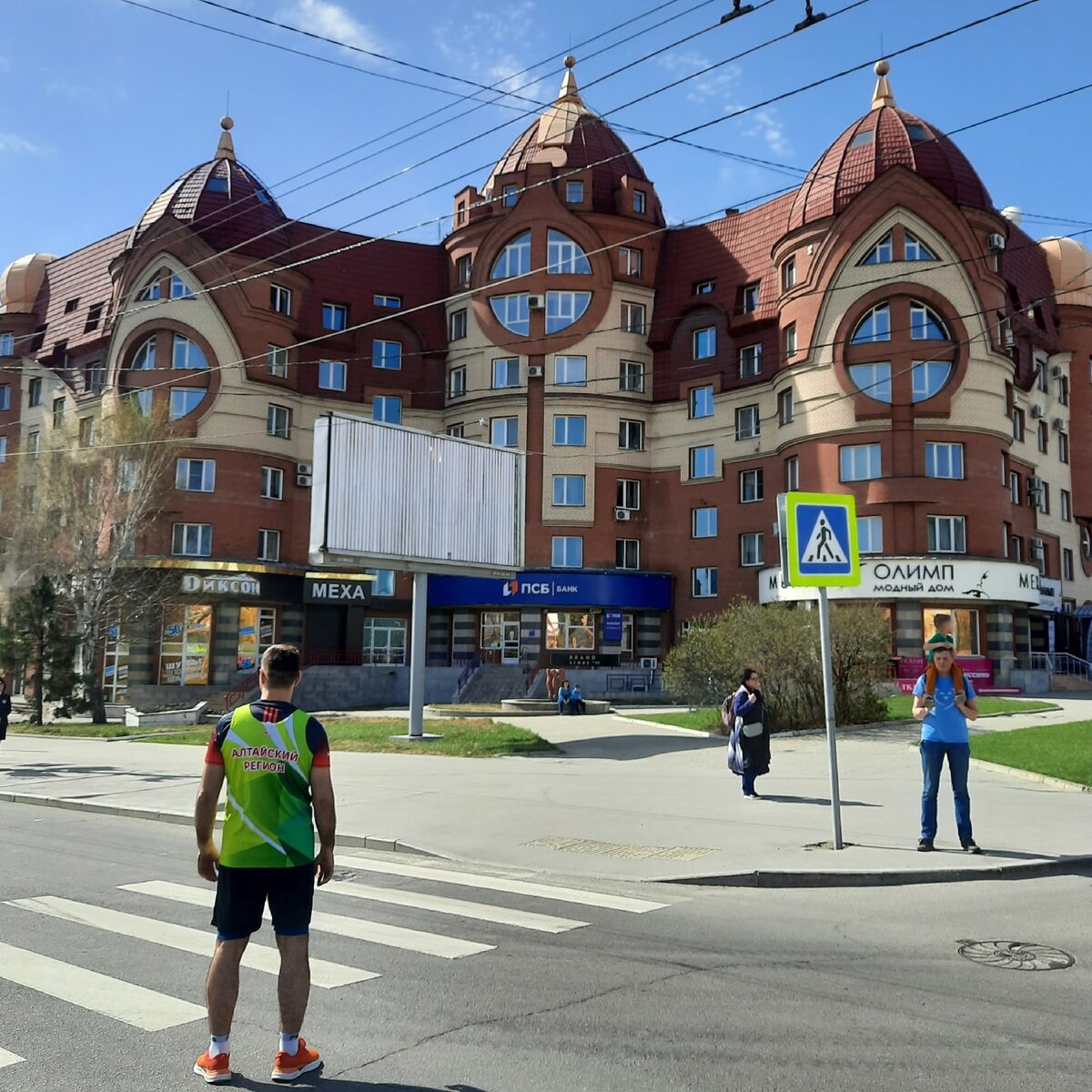 Ленина 31 Барнаул. Красивые здания Барнаула. Пятиэтажка в Барнауле. Дома города Барнаула.