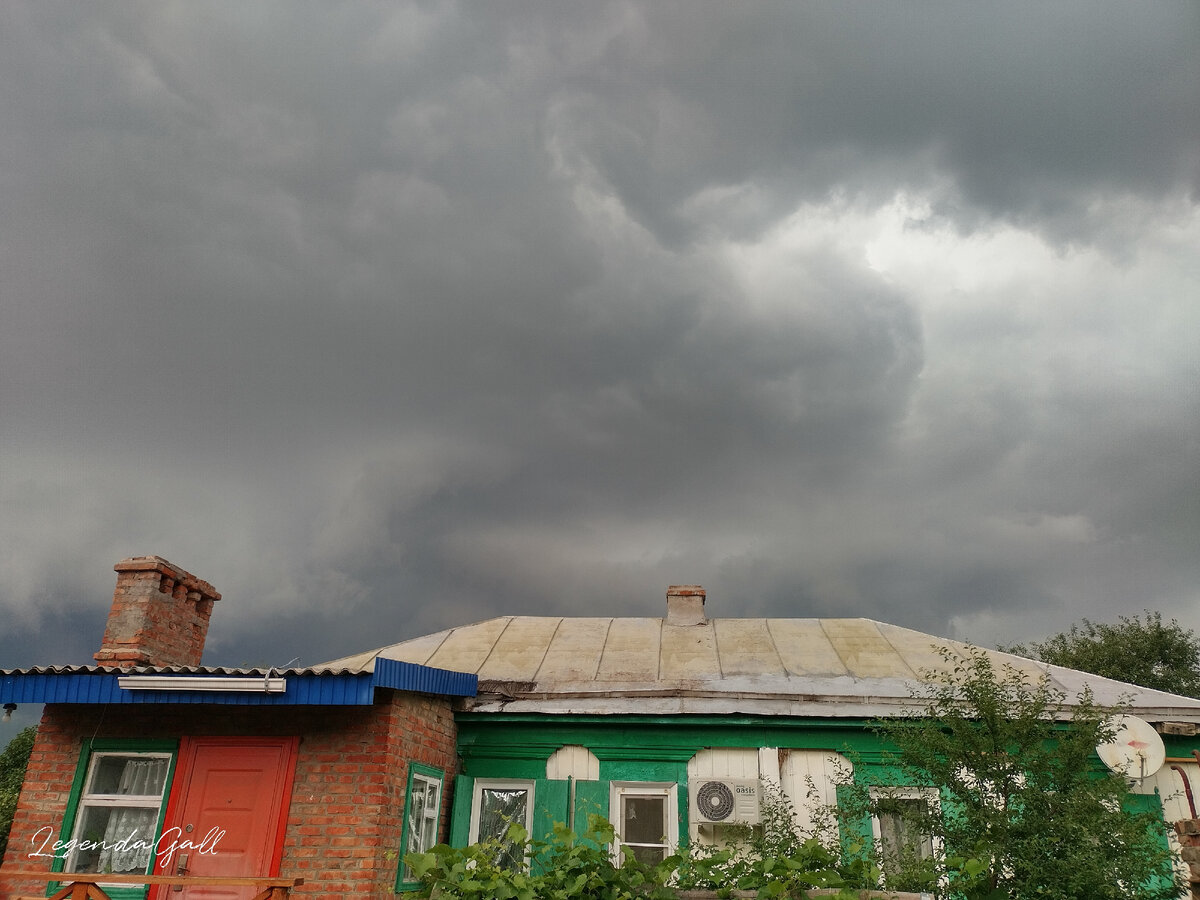 И ведь прямо над домом