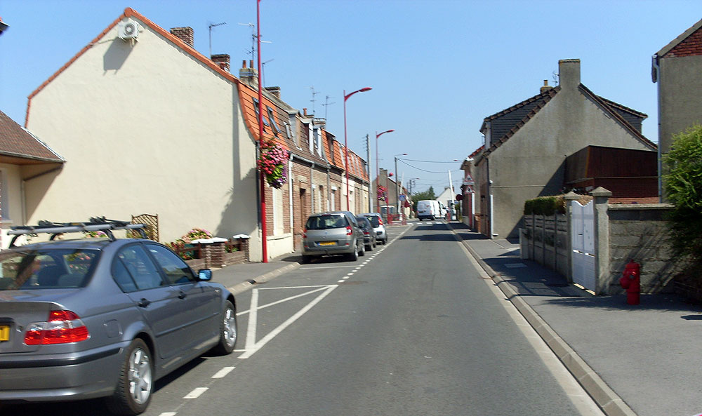 По городской улице