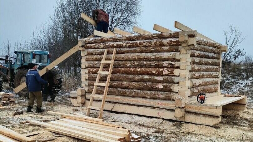     Передвижную баню для бойцов в зоне СВО построил житель деревни Солдырь Глазовского района Фарит Хазимуратов. В ближайшее время на собранные жителями республики деньги ее отправят к месту назначения, сообщает официальный телеграм-канал главы Удмуртии Александра Бречалова.