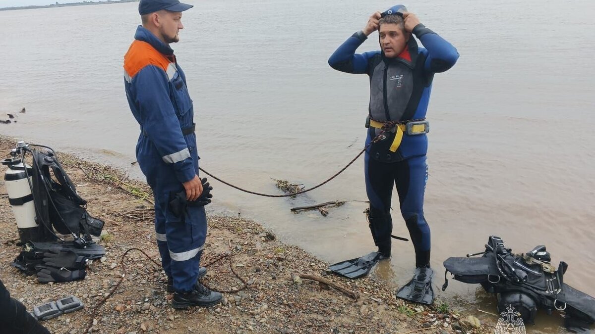     Водолазные работы затрудняются сильным течением.