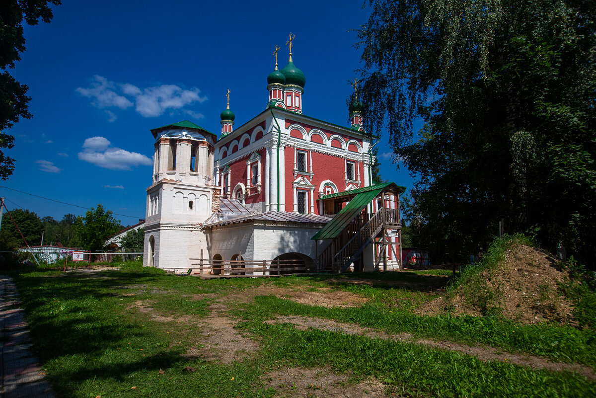 Церковь Казанской иконы Божией Матери в Полевшине. Городской округ Истра (бывший Истринский район) Московской области. Фото автора статьи (листайте галерею, ещё 1 фото)