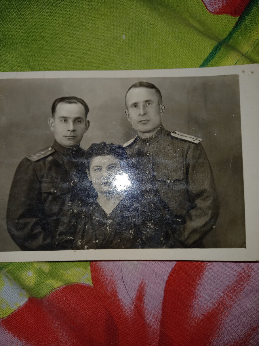 Иван и Петр, жена Люся, город Вильнус. 1949г.