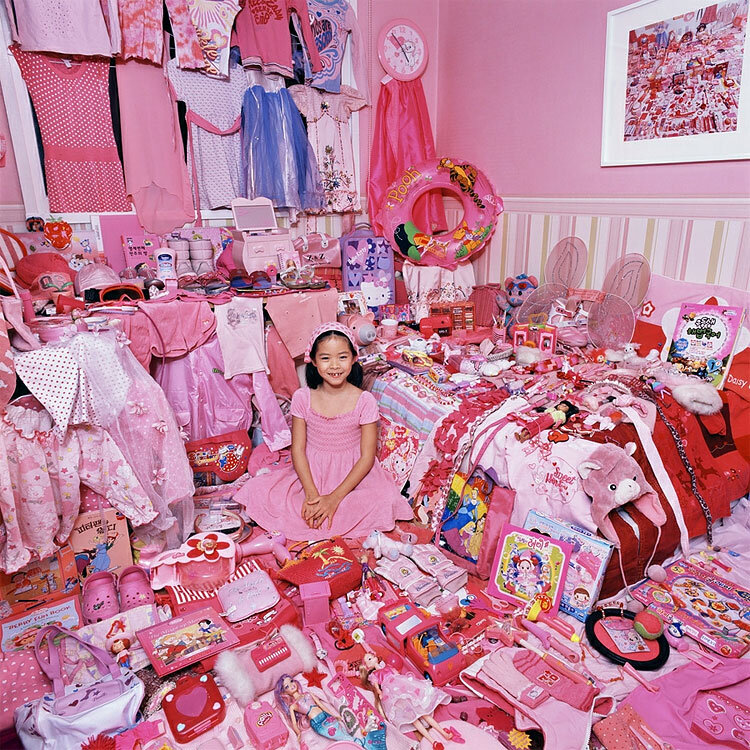Ты уже не ребенок розовый. Вещи для комнаты девочки. Красивые вещи для девочек. Розовые вещи. Розовая комната.
