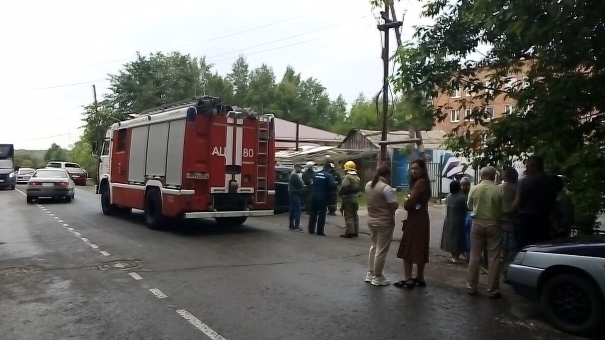     Все школы и суд в Ачинске получили сообщения о минировании. Полиция не нашла там опасных предметов.