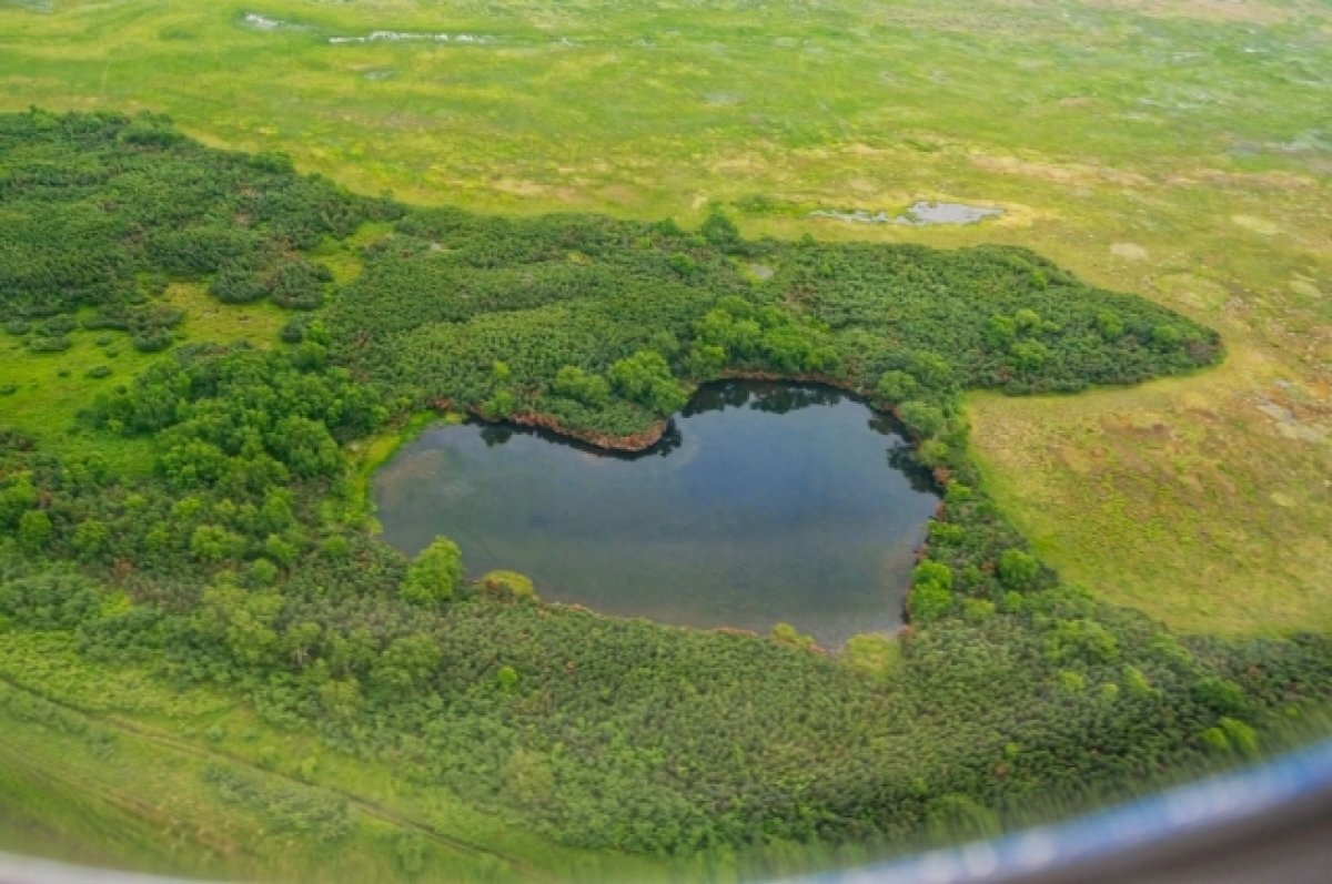    Фотограф из Новосибирска показала снимок озера в форме сердца на Камчатке
