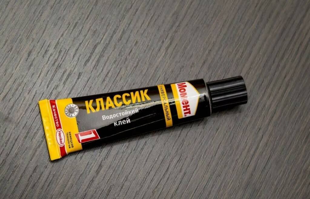 Пример супер-клея. Использовать только для быстрого схватывания деталей.