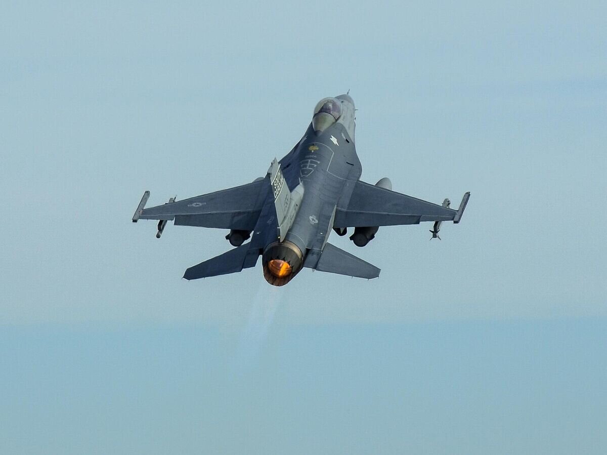    Американский истребитель F-16 Fighting Falcon© Фото : U.S. Air National Guard / Tech. Sgt. Caycee Watson