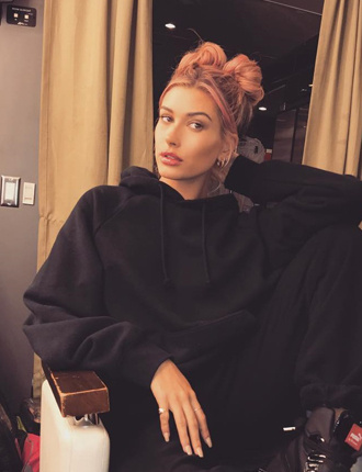 Блоранж у Хейли Болдуин.