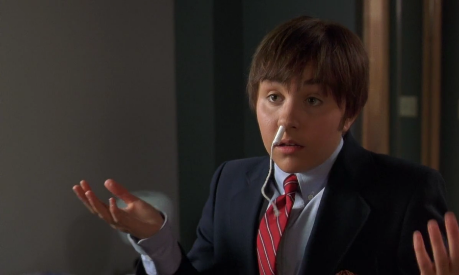 Виола в образе Себастьяна показывает парням, как использовать тампон. 