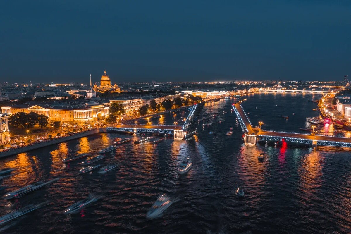 Дворцовый мост, вид с воздуха. Фото: visit-petersburg.ru