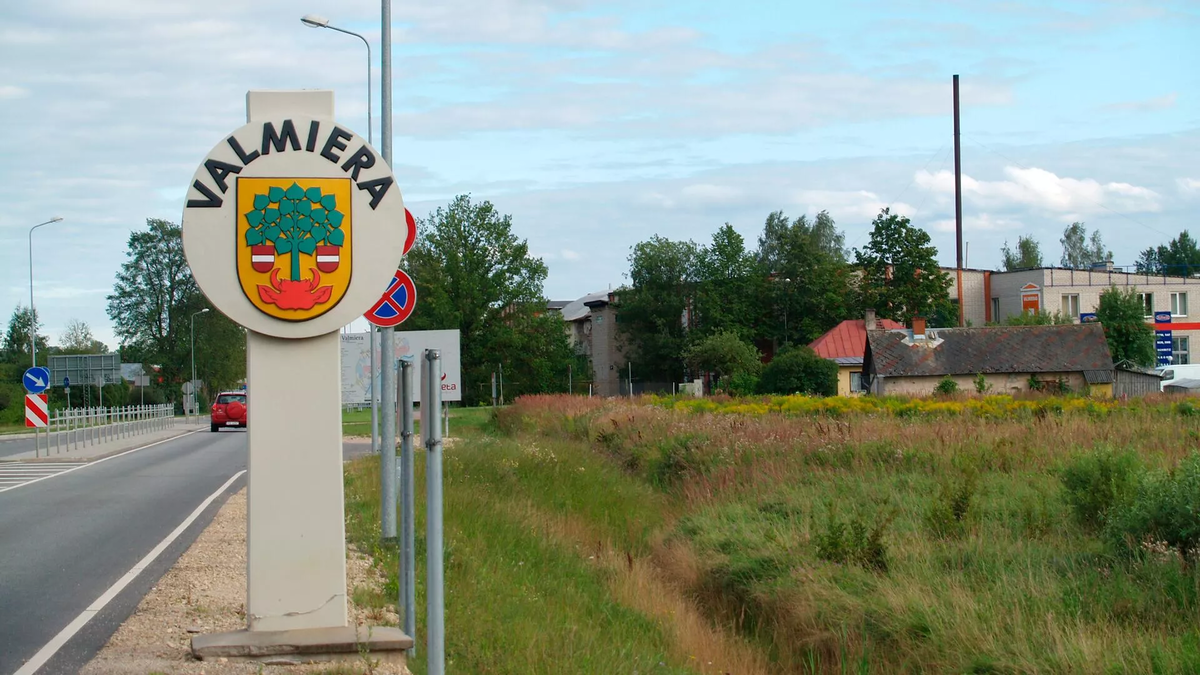 CC BY-SA 3.0 / Ivo Kruusamägi / Valmiera, linna sissesõit (cropped image) /