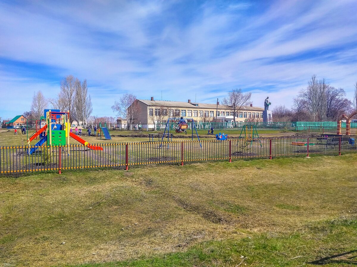 Средняя школа в Филипповке.