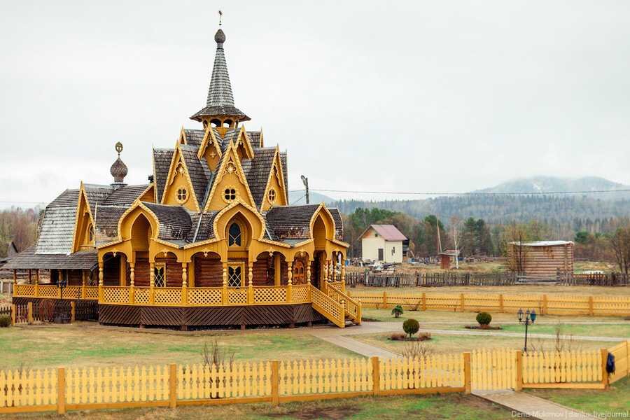 Храм в Петропавловке. Фото Дениса Мукимова