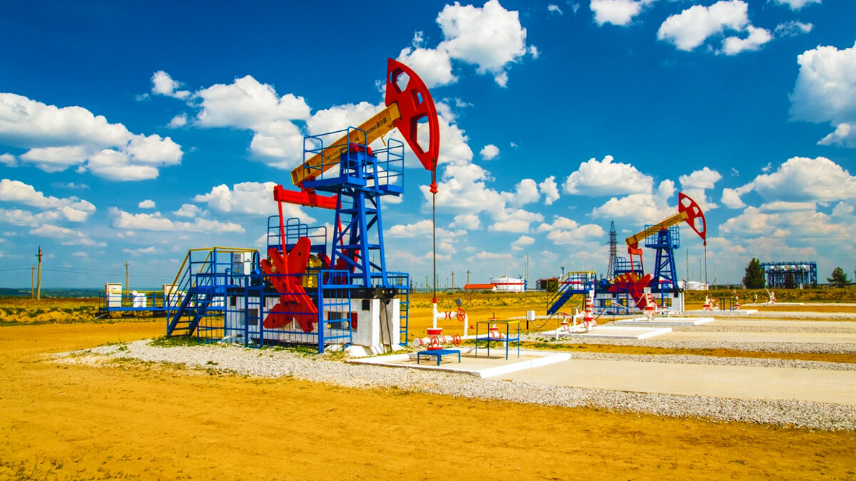 Нефтяное месторождение. Туймазы месторождение. Пермь Лукойл нефтедобыча месторождения. Месторождение нефти Лукойл. Нефтяная качалка Белкамнефть
