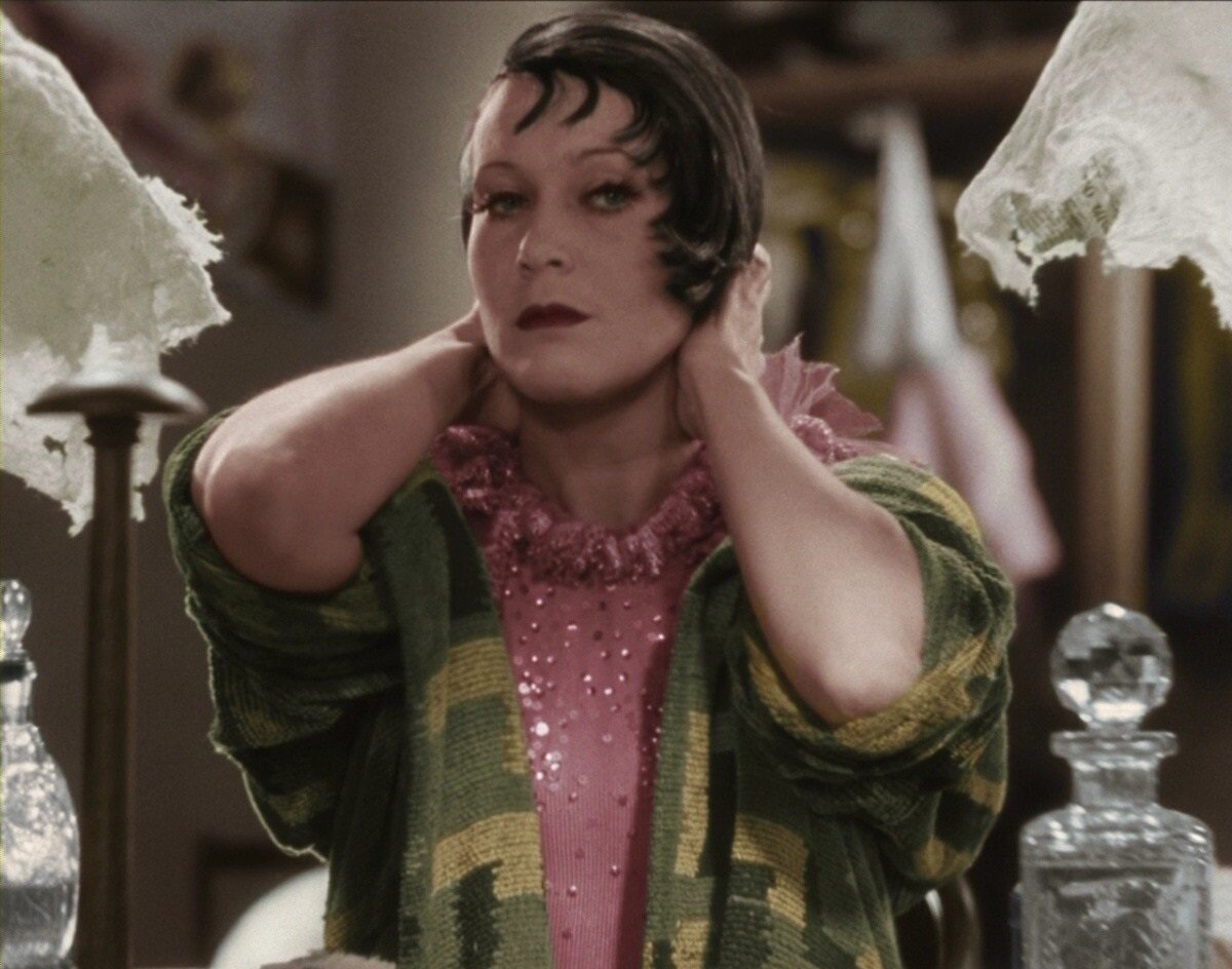 Образ жизни западного цирка никогда не слыл образцом пуританской моралью. Скриншот.