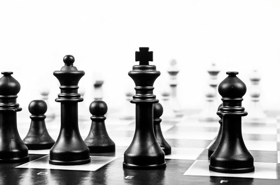 https://cdn.pixabay.com/photo/2014/04/05/11/40/chess-316658_960_720.jpg
